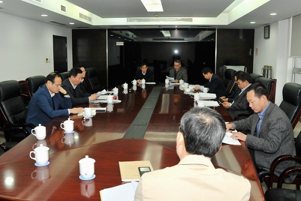 省住房城鄉建設廳黨組書(shū)記顧小平主持召開(kāi)廳黨組會(huì )議，專(zhuān)題學(xué)習黨的十八屆六中全會(huì )精神
